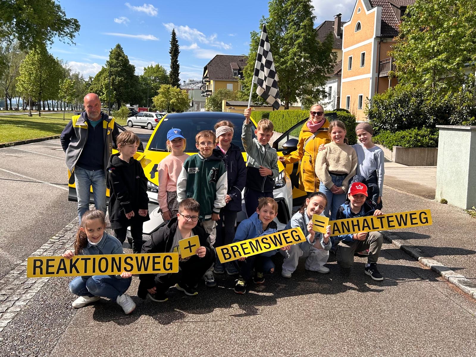 🚗 Verkehrssicherheitsworkshop „Hallo Auto“ – Lernen durch Erleben